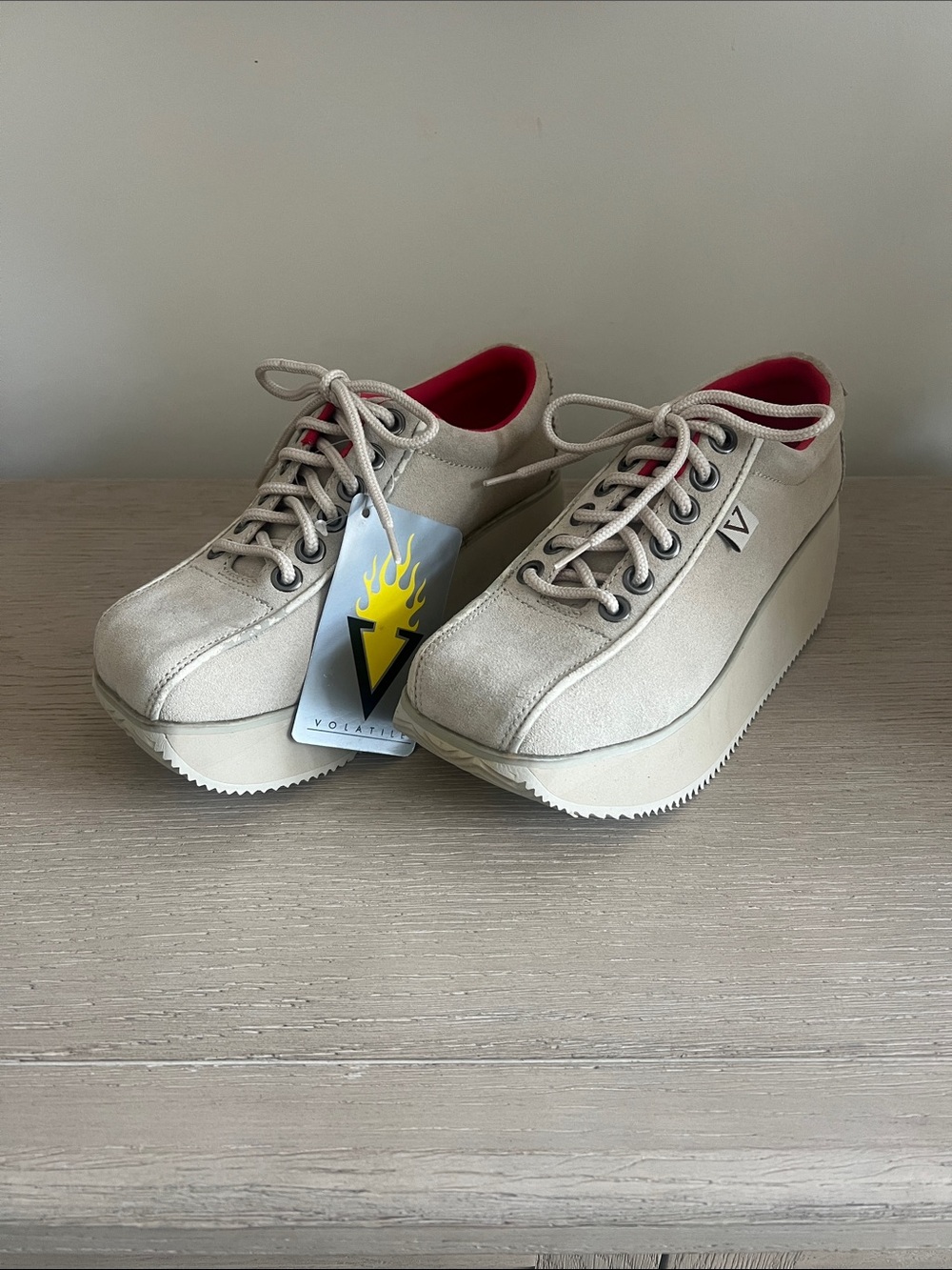 Woman’s volatile platform sneaker size 8 1/2 tan suede leather upper